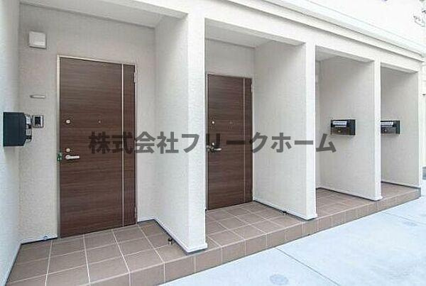 武蔵野市吉祥寺南町４丁目のアパートのエントランス