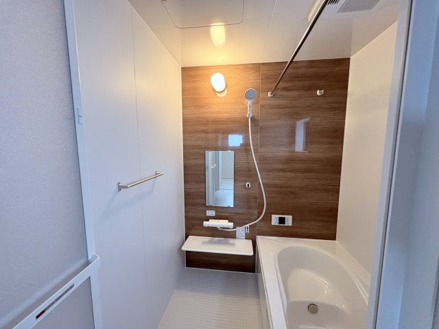 LG与那原町与那原第4-1号棟の浴室