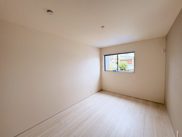 LG与那原町与那原第4-1号棟の洋室