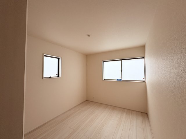 LG与那原町与那原第4-1号棟の洋室