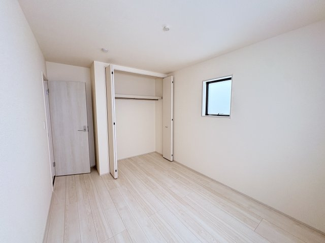 LG与那原町与那原第4-1号棟の洋室