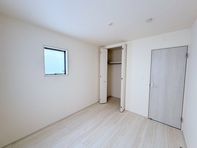 LG与那原町与那原第4-1号棟の洋室