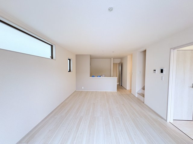 LG与那原町与那原第4-1号棟の居間・リビング