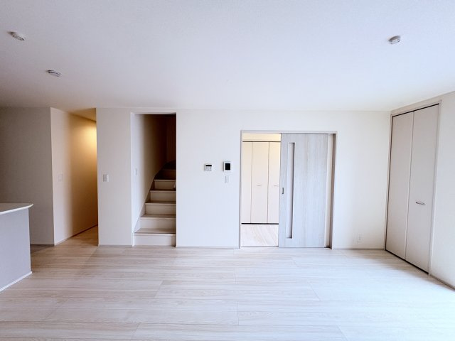 LG与那原町与那原第4-1号棟の居間・リビング