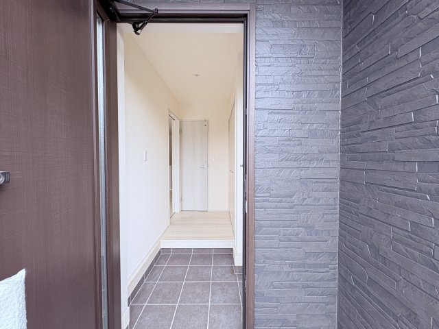 LG与那原町与那原第4-1号棟の玄関