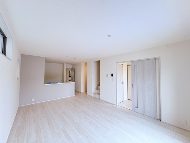 LG与那原町与那原第4-1号棟の居間・リビング