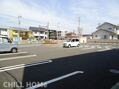 ロワール　ウエストの駐車場|当社、チルホームのHPもご覧ください(^^)/物件情報多数♪