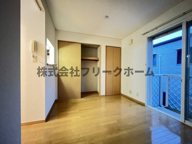 武蔵野市中町３丁目のアパートの居間・リビング