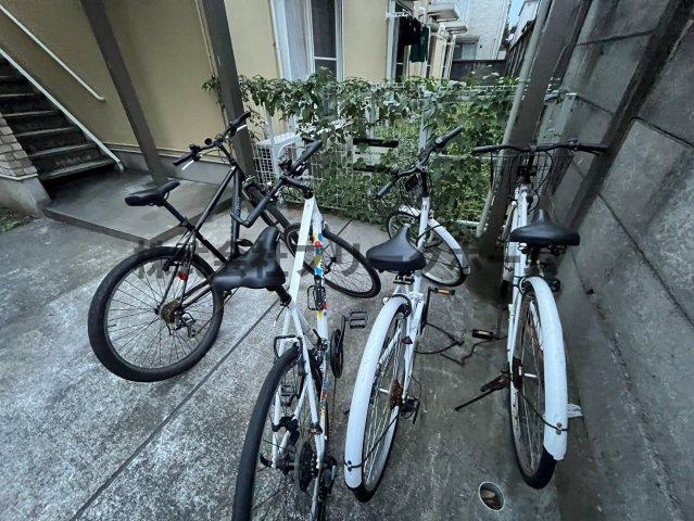 武蔵野市中町３丁目のアパートの駐車場