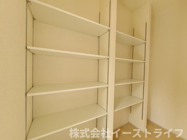 【新築戸建】　いわき市内郷高坂町1丁目第4　【長期優良住宅】の収納|同社施工写真　シューズインクローゼット完備！お子様の遊び道具やゴルフバッグ、ベビーカーなども収納でき大変便利です。