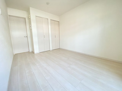 【洋室】 | アビタシオン桃谷 | 日常生活に充分な広さの室内は一人暮らしのエンジョイ。