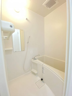 【浴室】 | アビタシオン桃谷 | 広々した浴室