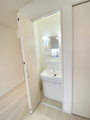 【洗面所】 | アビタシオン桃谷 | 朝シャンもばっちりシャンプードレッサー