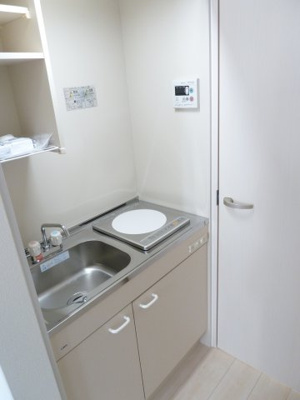 【キッチン】 | アビタシオン桃谷 | キッチンでお料理をお楽しみください。IHコンロ付きシステムキッチン