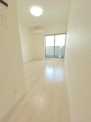 【洋室】 | アビタシオン桃谷 | 明るくてシンプルなお部屋は女性に人気です。