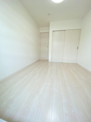 【洋室】 | アビタシオン桃谷 | クローゼットが魅力です。