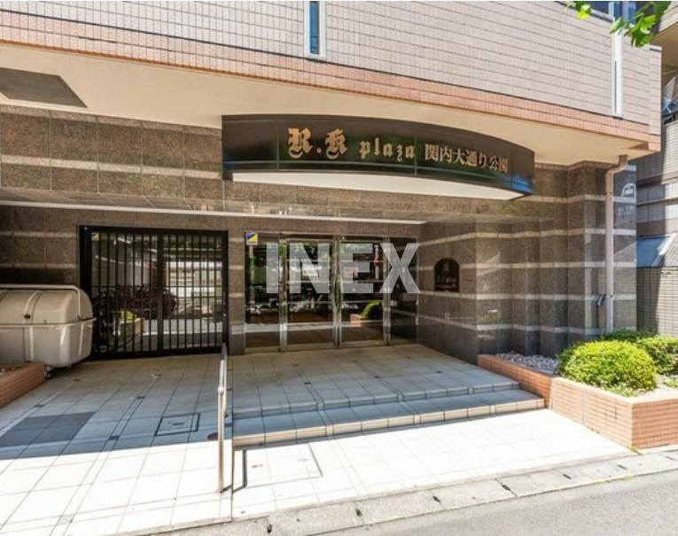 横浜市中区弥生町４丁目の賃貸マンションのエントランス