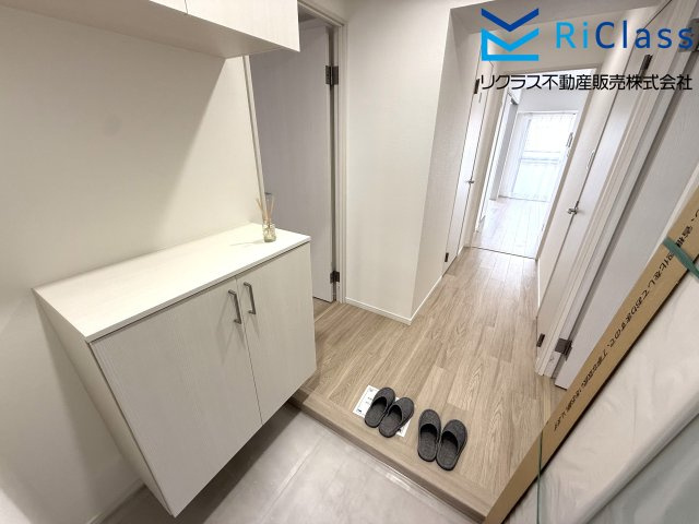 サンドール長田南館の玄関|収納もある玄関です