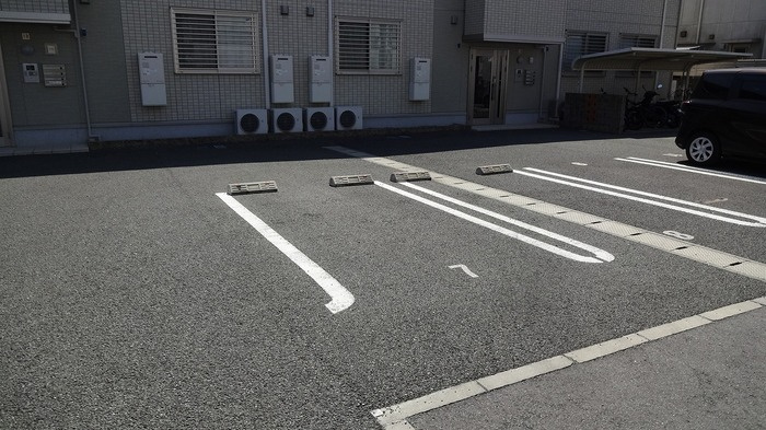 クレール・Tの駐車場