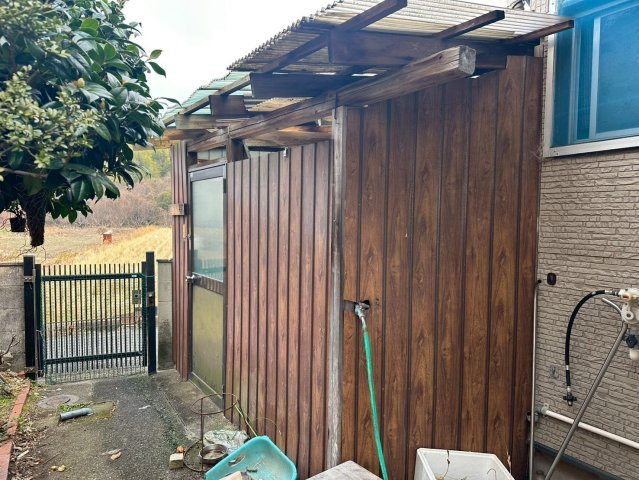 船木　中古戸建の収納|外には物置スペースがあります。アウトドア用品やガーデニング用品などを置けるので趣味を楽しめます。