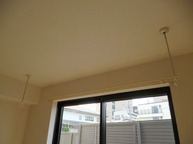 メゾンドボナールの居間・リビング|★室内物干しフック★