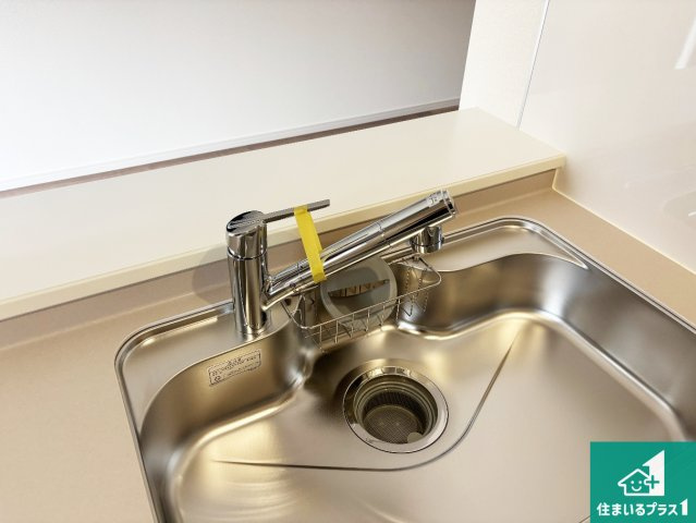 茨木市上野町　第7期　新築一戸建ての設備|浄水器を内蔵！炊飯時、お茶を作る時に安心してお水を使えます！お湯と冷水、浄水と原水、シャワーの切替えもワンタッチです！