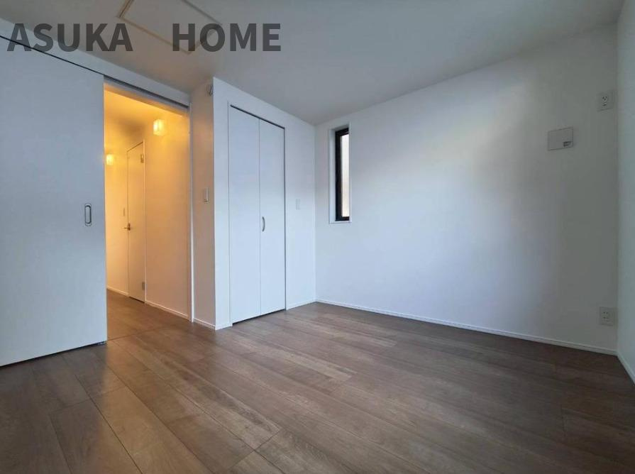 西区浅間町２丁目の洋室|ウオークインクローゼットを備えた5.8帖の洋室になります。