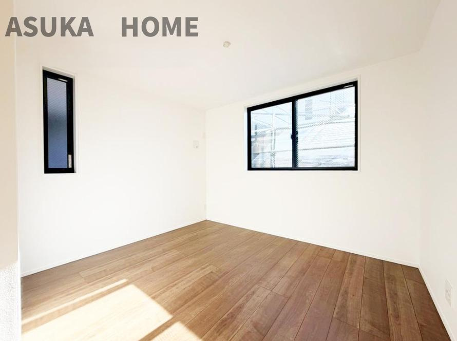 西区浅間町２丁目の洋室|5.8帖の洋室になります。家具のレイアウトがしやすそうなお部屋です。