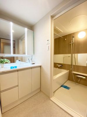 【浴室】 | 六甲桜丘ハイツ | 浴室乾燥機付なので雨の日や花粉が強い日も安心お洗濯