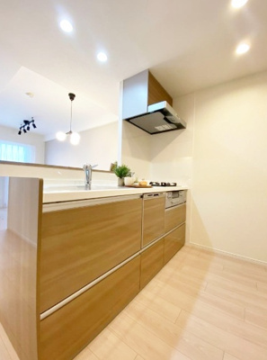 【キッチン】 | 六甲桜丘ハイツ | 広めの調理スペースは、女性に嬉しいポイントです