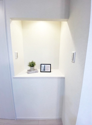 【居間・リビング】 | 六甲桜丘ハイツ | 電話機や小物を置くのにぴったりのスペース