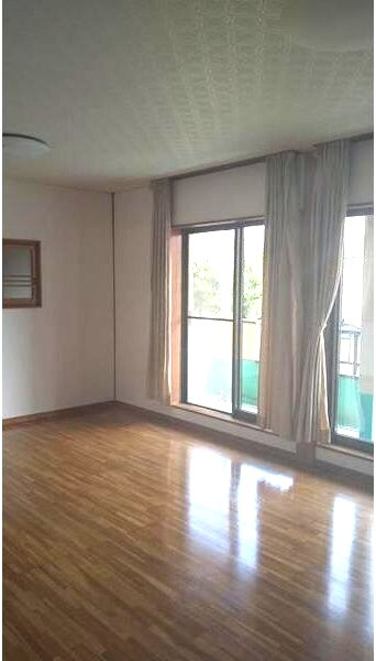 五ケ丘1丁目戸建の居間・リビング