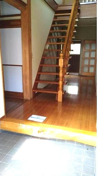 五ケ丘1丁目戸建の玄関