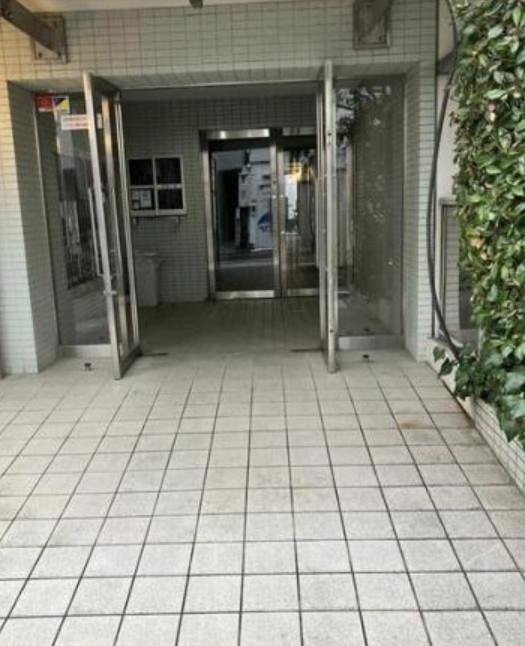 エクセラン池袋のエントランス