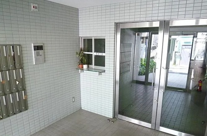 エクセラン池袋のエントランス