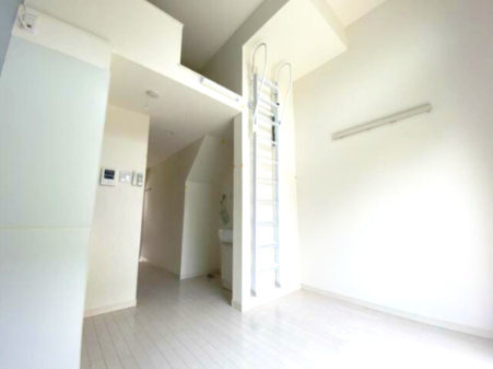 杉並区高円寺南３丁目のアパートの居間・リビング