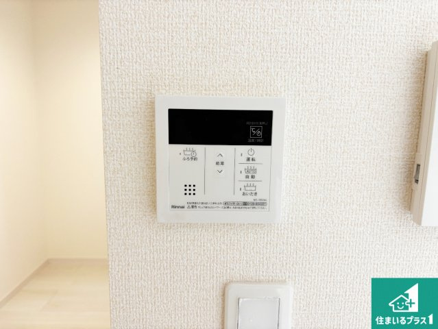 茨木市上野町　第7期　新築一戸建ての発電・温水設備|給湯器リモコン（LDK側）ボタン一つでお風呂のお湯はり・追い炊き可能！便利な呼び出し機能付き！表示文字が大きく読みやすい有機ＥＬを採用！どの角度からも見やすくなっています。