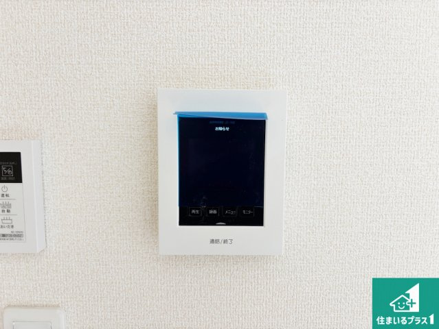 茨木市上野町　第7期　新築一戸建ての防犯設備|カラーモニターインターホン！声だけでなく来訪者の姿や顔がモニターで確認できるので、小さなお子様がいらっしゃるご家庭でも安心できます！