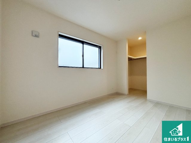 茨木市上野町　第7期　新築一戸建ての洋室|シンプルな洋室は、自分好みのインテリアが楽しめます♪ご家族とインテリアや家具を選びに行くのは新築購入時の醍醐味の一つです。ぜひお楽しみください♪