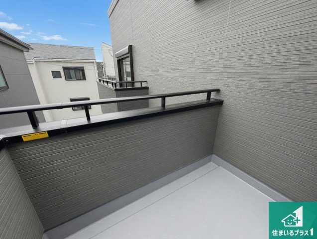 茨木市上野町　第7期　新築一戸建てのバルコニー|日当たりのよいバルコニー！お部屋が開放的に！