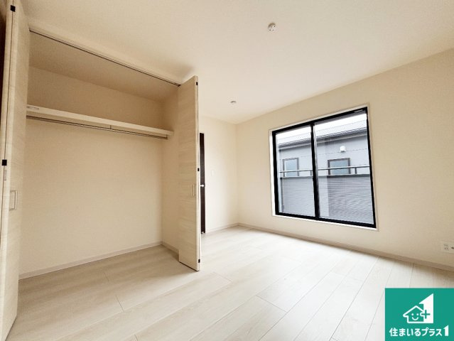 茨木市上野町　第7期　新築一戸建ての洋室|シンプルな洋室は、自分好みのインテリアが楽しめます♪ご家族とインテリアや家具を選びに行くのは新築購入時の醍醐味の一つです。ぜひお楽しみください♪