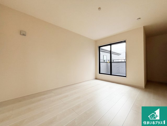 茨木市上野町　第7期　新築一戸建ての洋室|シンプルな洋室は、自分好みのインテリアが楽しめます♪ご家族とインテリアや家具を選びに行くのは新築購入時の醍醐味の一つです。ぜひお楽しみください♪