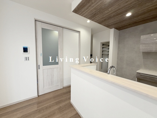 【居間・リビング】 | 【仲介手数料０円】相模原市中央区上溝Ⅱ　新築一戸建て　7号棟　全9棟 | 相模原市中央区上溝Ⅱ　新築一戸建て　全9棟