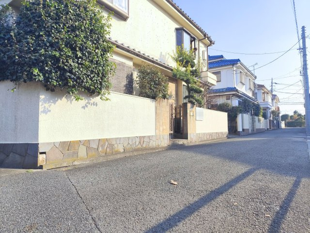 練馬区大泉学園町8丁目売地の前面道路含む現地写真|バス停も徒歩3分で朝の通勤も快適