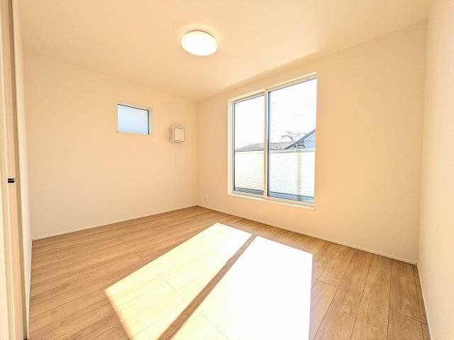 八王子市　四谷町　新築一戸建て　１期の子供部屋|～2階バルコニーに面している6.0帖の洋室です～