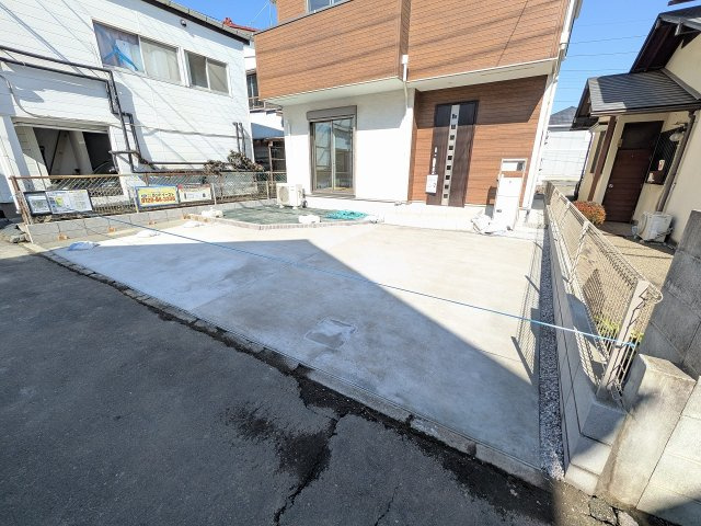 八王子市　四谷町　新築一戸建て　１期の駐車場|～並列2台駐車可能カースペース～
