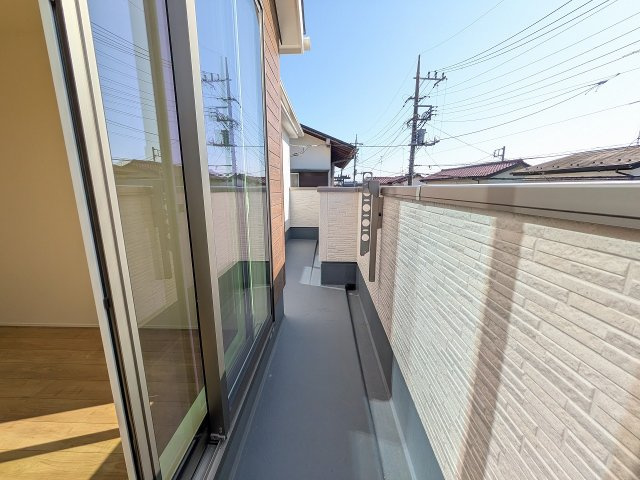 八王子市　四谷町　新築一戸建て　１期のバルコニー|～2部屋から出入り可能なバルコニーでうｓ～