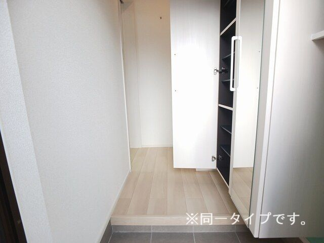 メゾン　ルミエールの玄関