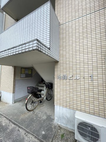 第一地録ビルのエントランス