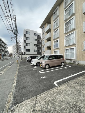 第一地録ビルの駐車場